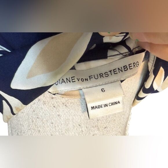 Diane Von Furstenburg Scarlet Abstract Floral Shirt Dress Sz 6 - Picture 5 of 5